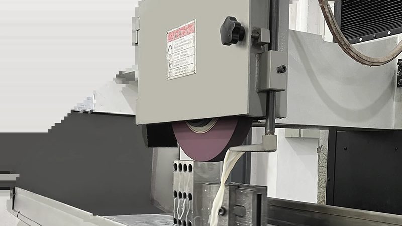 硅胶模具与金属模具：材质差异与适用场景解析**